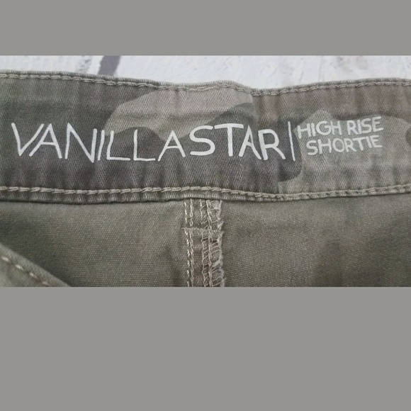 Vanilla Star High Rise Shortie Mini Camo Shorts - Picture 5 of 6